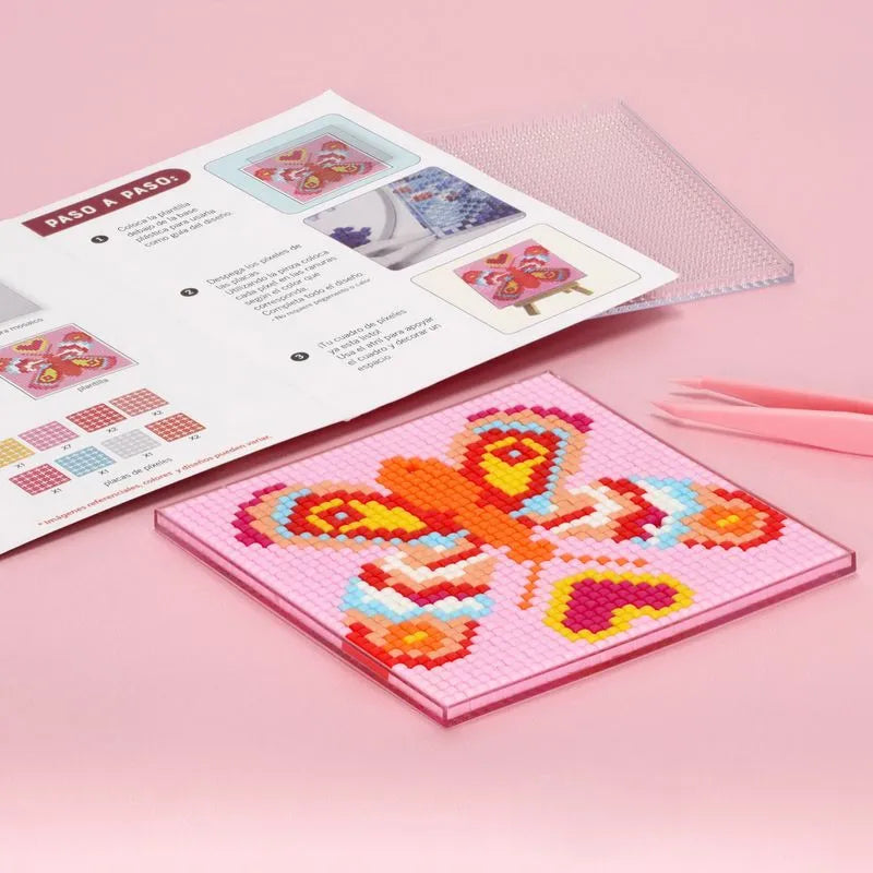 Crea tu propio mosaico con píxeles – Mariposa multicolor