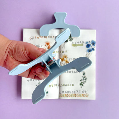 Clip Sujeta Páginas para Libros, Agendas y Cuadernos - Azul pastel