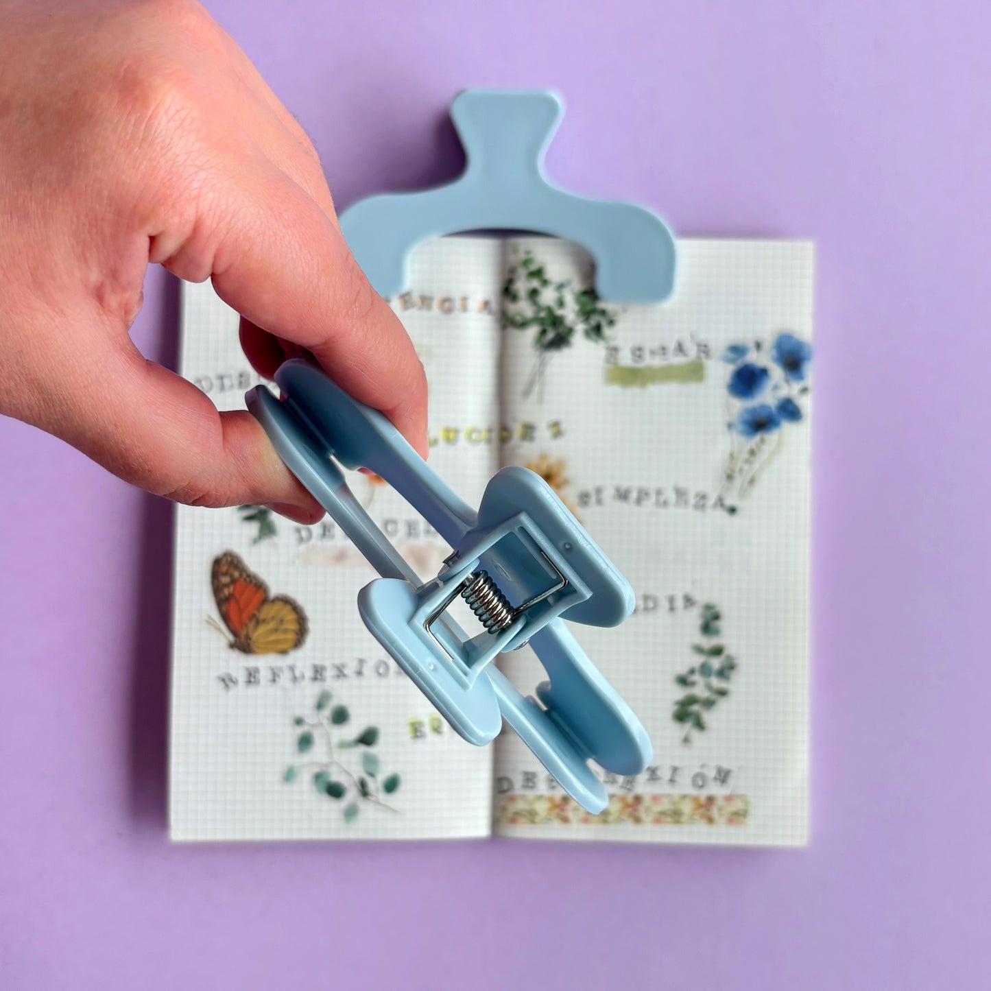 Clip Sujeta Páginas para Libros, Agendas y Cuadernos - Azul pastel