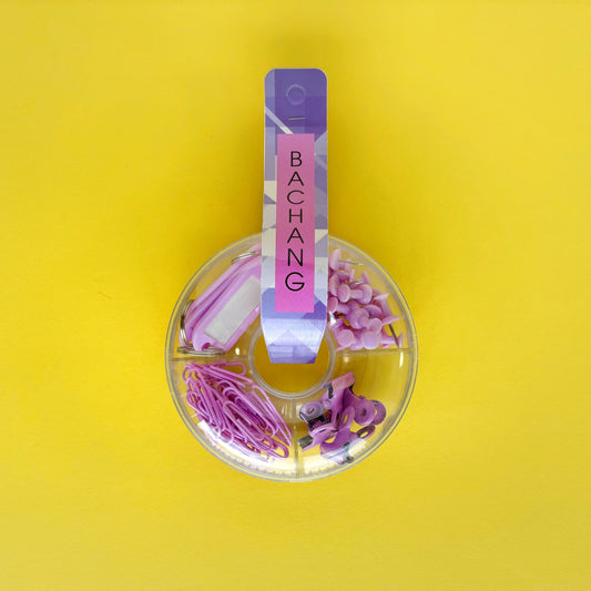 Set Pastel de Clips, Pines y Llaveros – Empaque en Forma de Dona