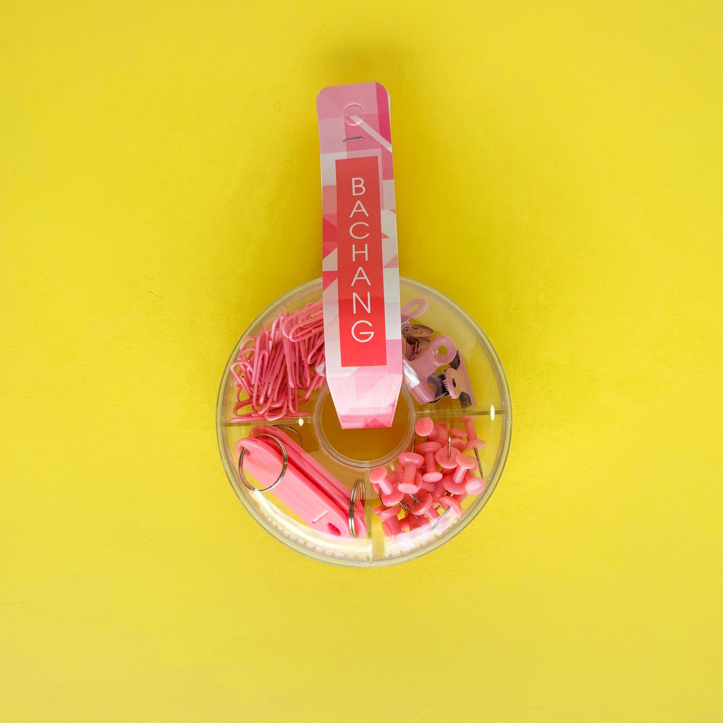 Set Pastel de Clips, Pines y Llaveros – Empaque en Forma de Dona