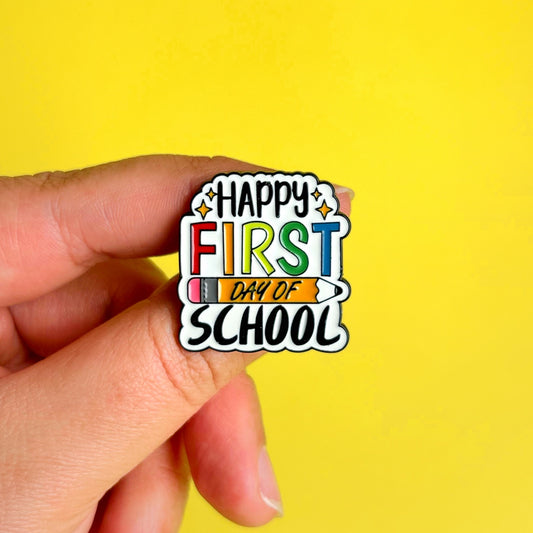 Pin metálico Happy First Day of School