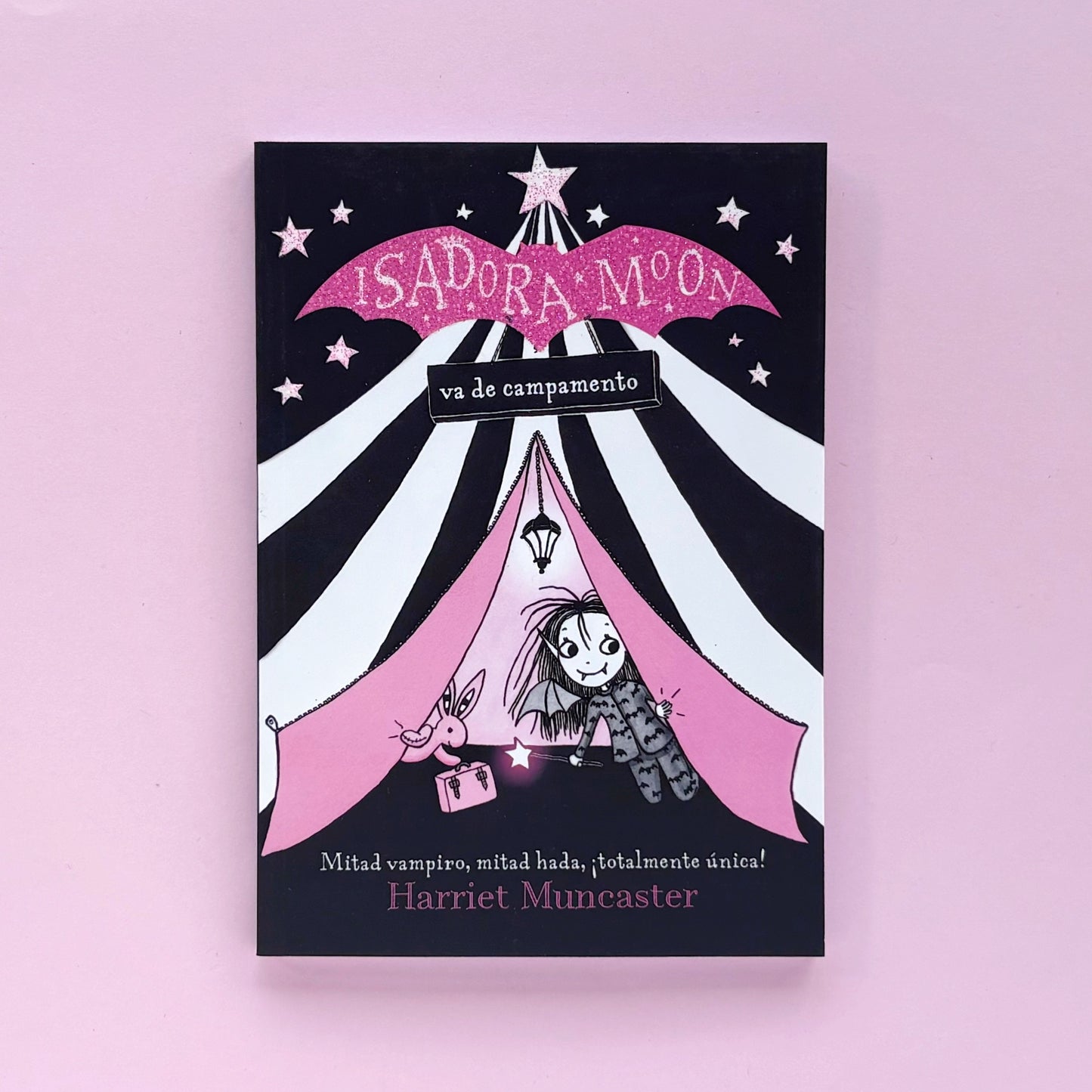 Isadora Moon va de campamento (Isadora Moon #2) – Libro de narrativa infantil