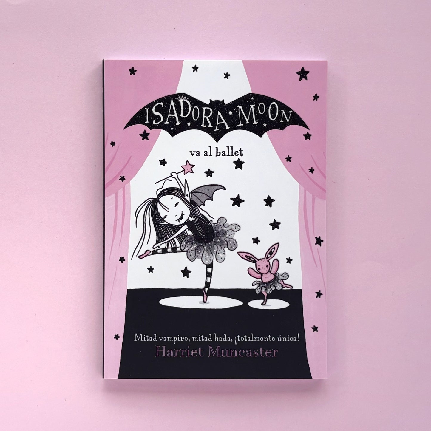 Isadora Moon va al ballet (Isadora Moon #4) – Libro de narrativa infantil