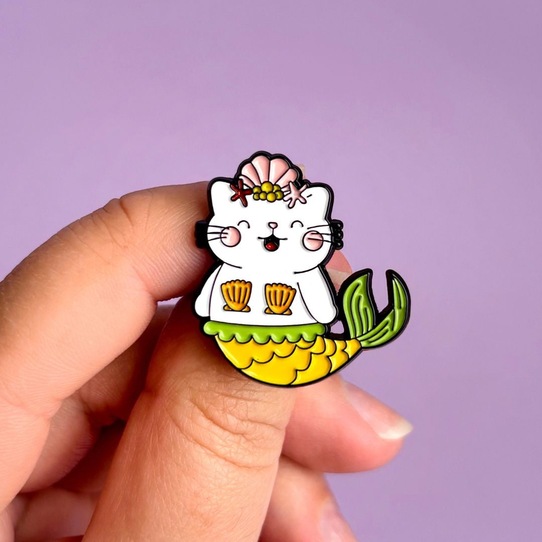 Pin metálico Gatita Sirena - Amarilla