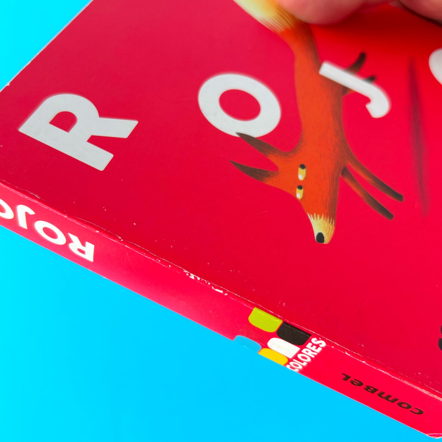 Rojo -  Libro album ilustrado en cartoné