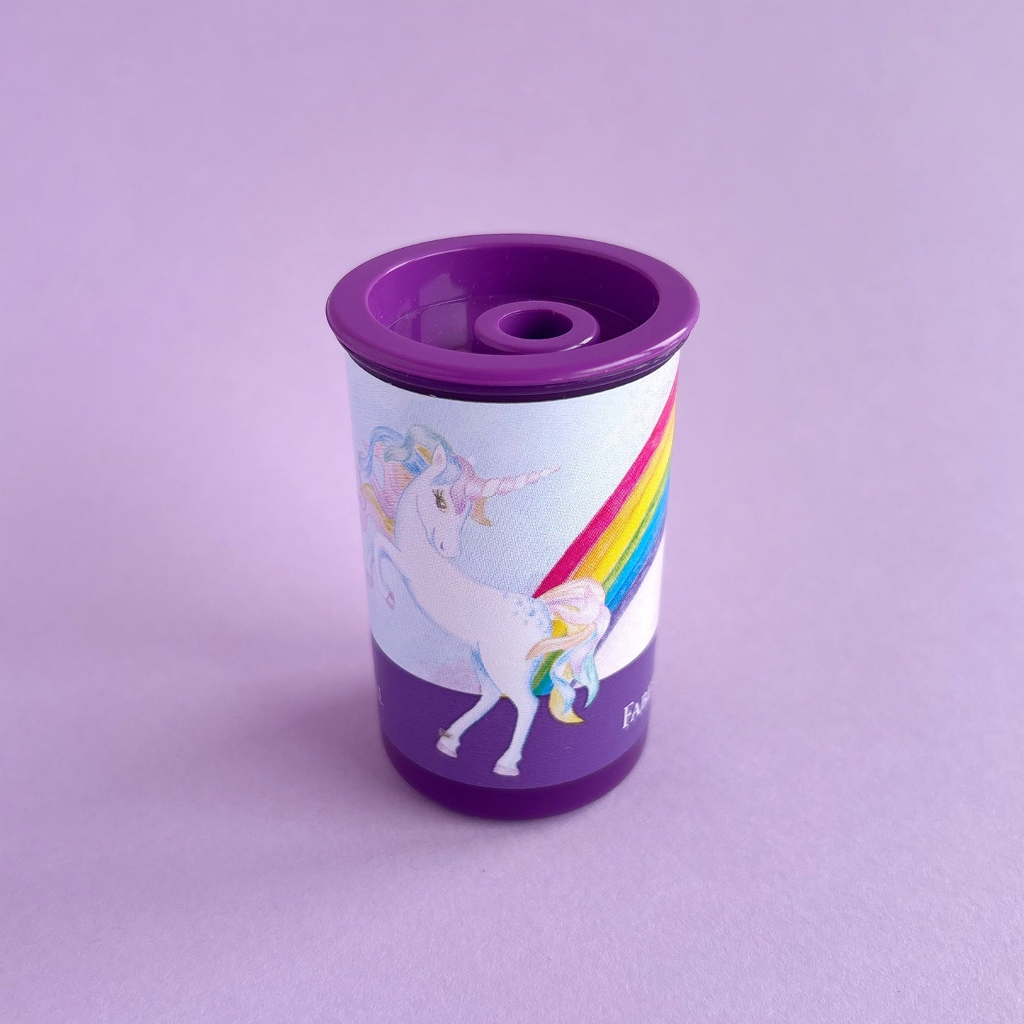 Tajalápiz con depósito unicornio x unidad - Fucsia y Morado